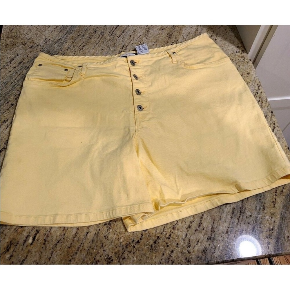 L.A. Blues High Waist Yellow Button Fly Shorts Size 22
